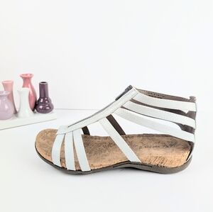 NWT BearPaw Layla II White Metallic Sandals (Size: 9 Wide)